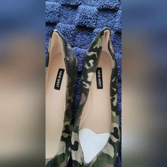 Nine West Women's Camouflage Flats - Picture 2 of 5
